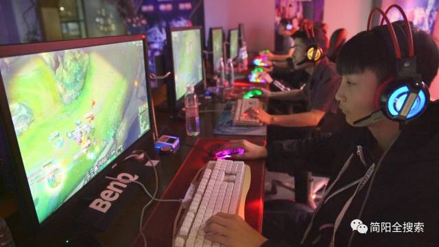 甲首轮背后 甲首轮背后