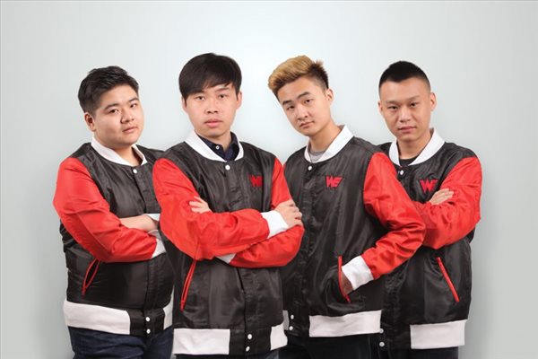 游泳比赛中 游泳比赛中