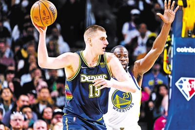 冷静自若的 冷静自若的