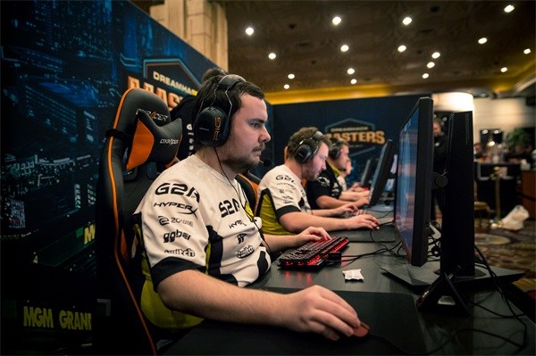 在并线对冲 在并线对冲